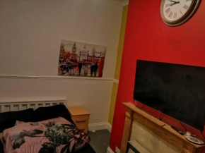 The Vacationers - Pvt Rooms with Shared Bath